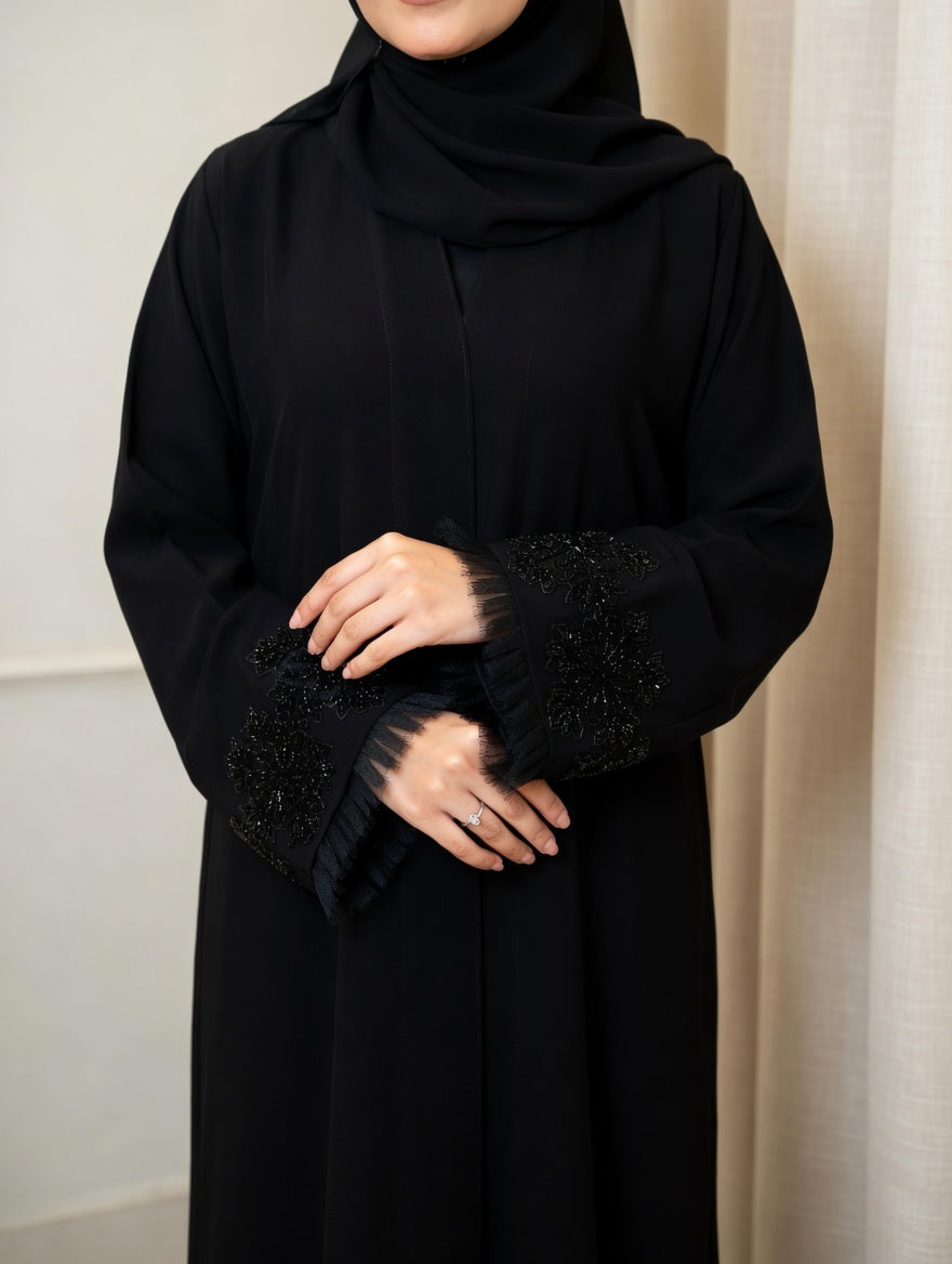 Abaya embroidered with lace